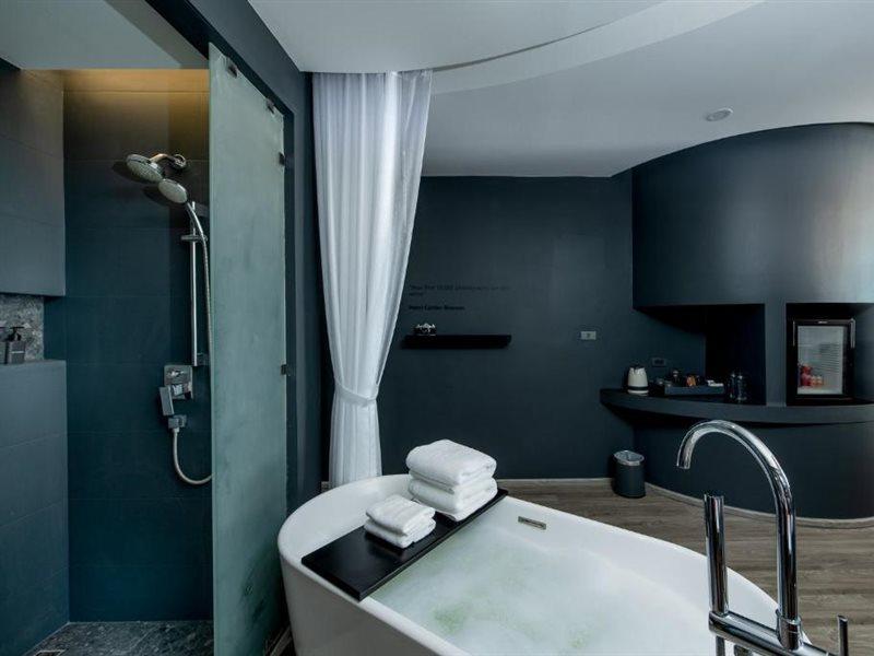 Foto Hotel Phuket Beachfront Ngoại thất bức ảnh Bathroom