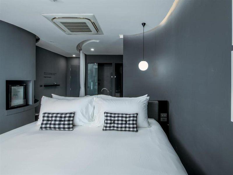 Foto Hotel Phuket Beachfront Ngoại thất bức ảnh A room at the hotel