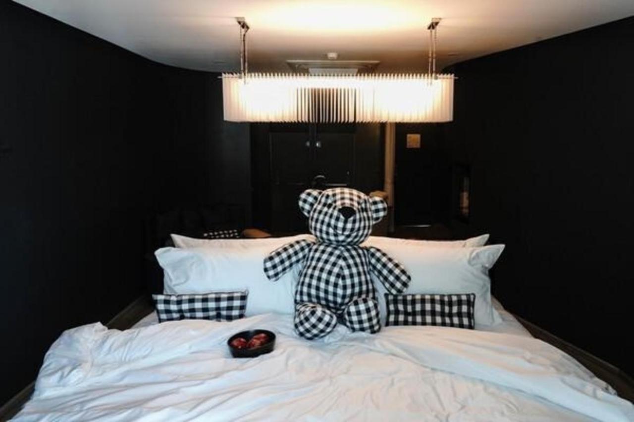 Foto Hotel Phuket Beachfront Ngoại thất bức ảnh The Bear Suite