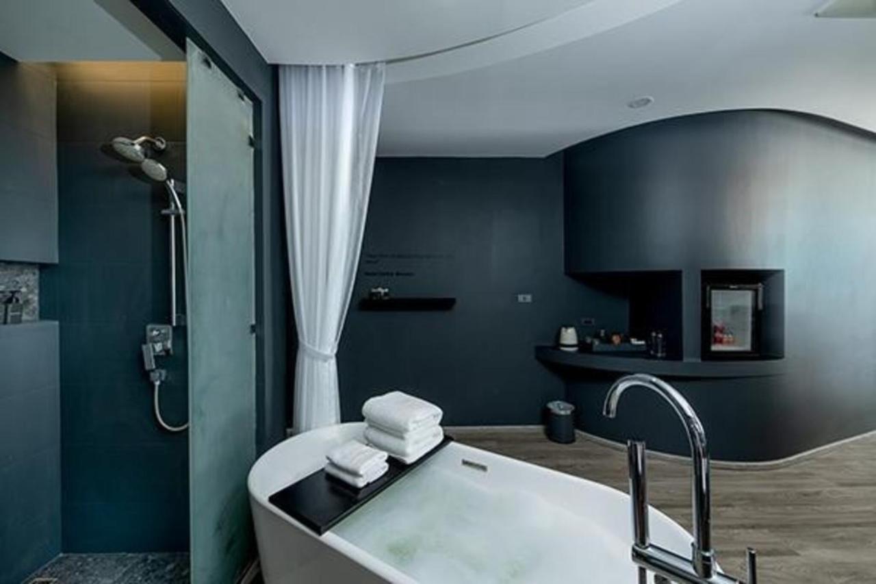 Foto Hotel Phuket Beachfront Ngoại thất bức ảnh Bathroom