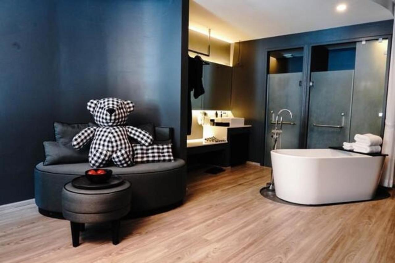 Foto Hotel Phuket Beachfront Ngoại thất bức ảnh Bathroom