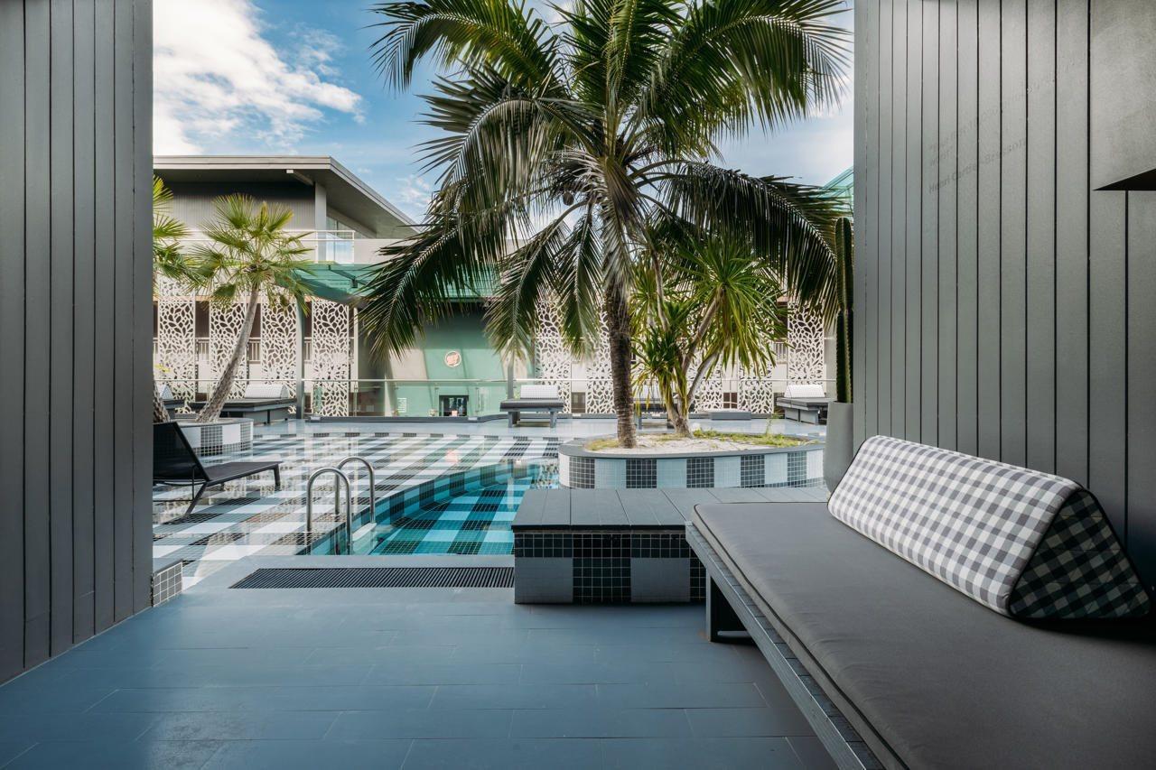 Foto Hotel Phuket Beachfront Ngoại thất bức ảnh The swimming pool at the hotel