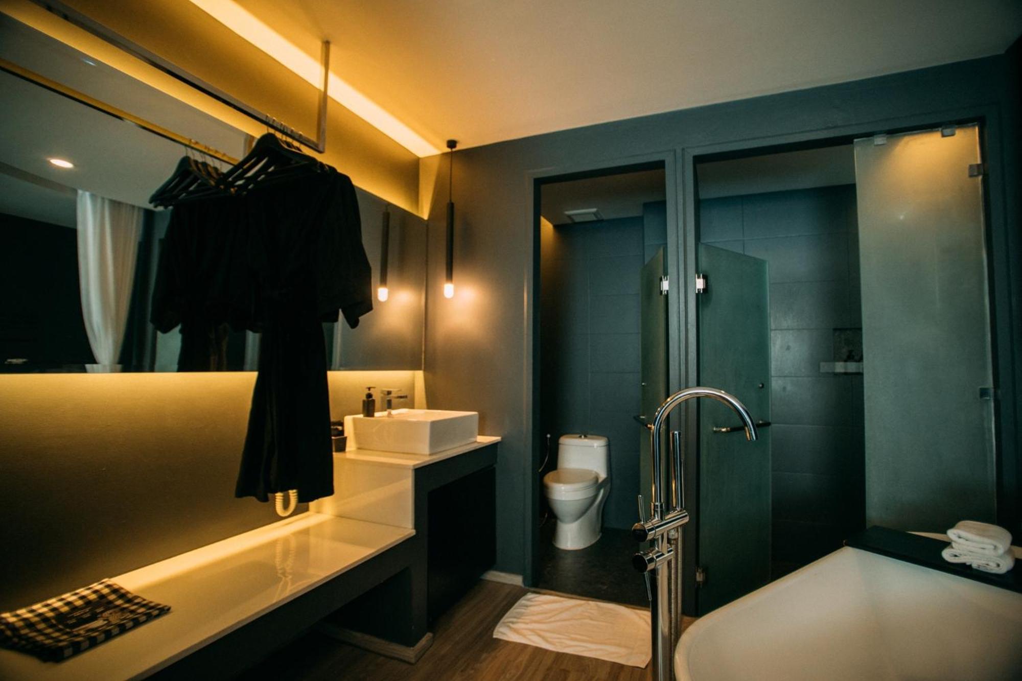 Foto Hotel Phuket Beachfront Ngoại thất bức ảnh Bathroom