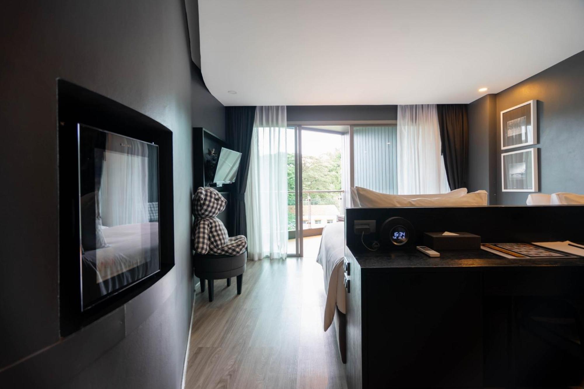 Foto Hotel Phuket Beachfront Ngoại thất bức ảnh A room at the hotel