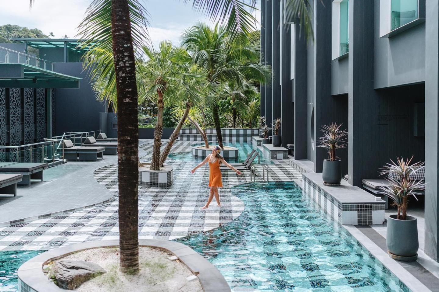 Foto Hotel Phuket Beachfront Ngoại thất bức ảnh The swimming pool at the hotel